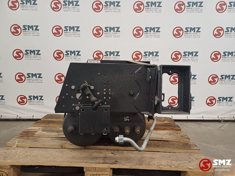 Volvo Occ batterijbak + 2 luchtketels 25L 15Bar Volvo - Spare parts for Truck: picture 3 Volvo Occ batterijbak + 2 luchtketels 25L 15Bar Volvo - Spare parts for Truck: picture 3