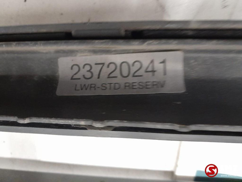 Volvo Occ onderste traptrede grille Volvo - Grill for Truck: picture 3 Volvo Occ onderste traptrede grille Volvo - Grill for Truck: picture 3