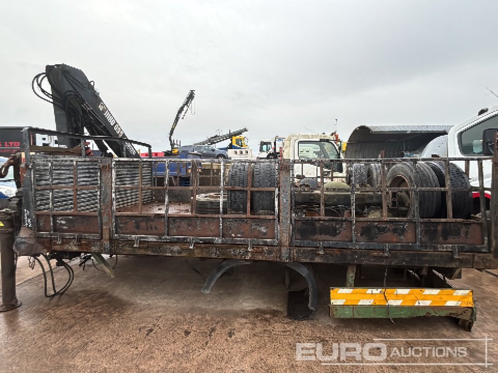 14' x 8' Dropside Body, Hiab 090 Crane - Flatbed body: picture 2 14' x 8' Dropside Body, Hiab 090 Crane - Flatbed body: picture 2