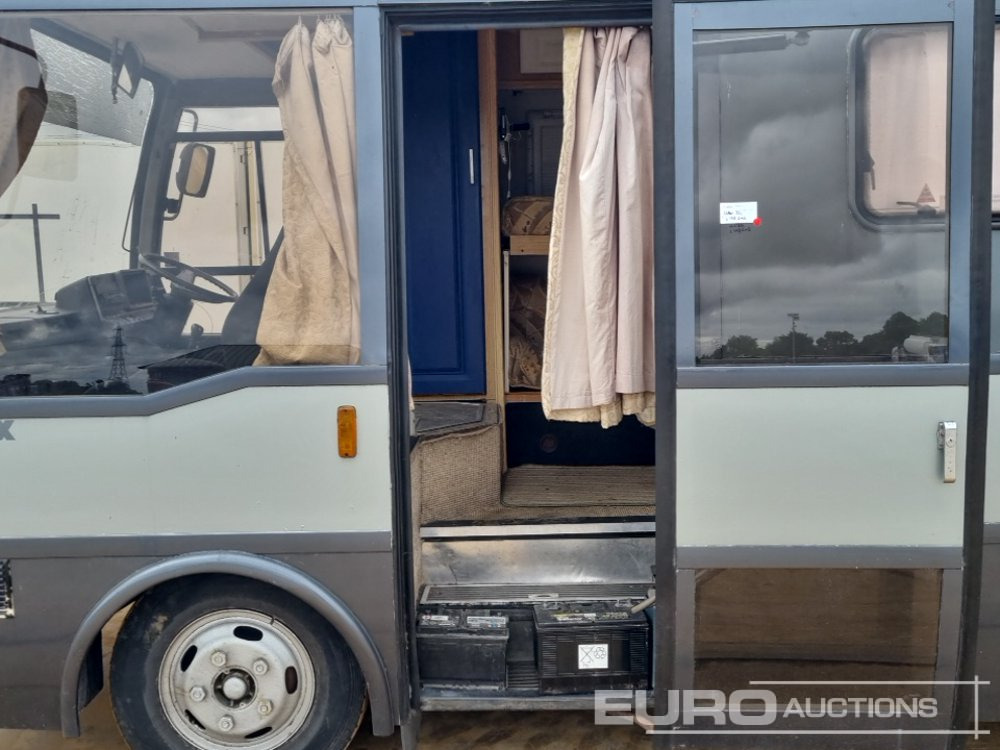 Camper van 1993 Caetano 4x2 5 Berth Motorhome, Sink, Fridge Freezer, Oven & Hob, Wash Room, Diesel Heater, Solar Panels, Awning, Manual Gearbox: picture 13