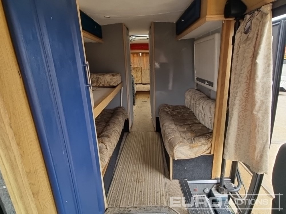 Camper van 1993 Caetano 4x2 5 Berth Motorhome, Sink, Fridge Freezer, Oven & Hob, Wash Room, Diesel Heater, Solar Panels, Awning, Manual Gearbox: picture 15