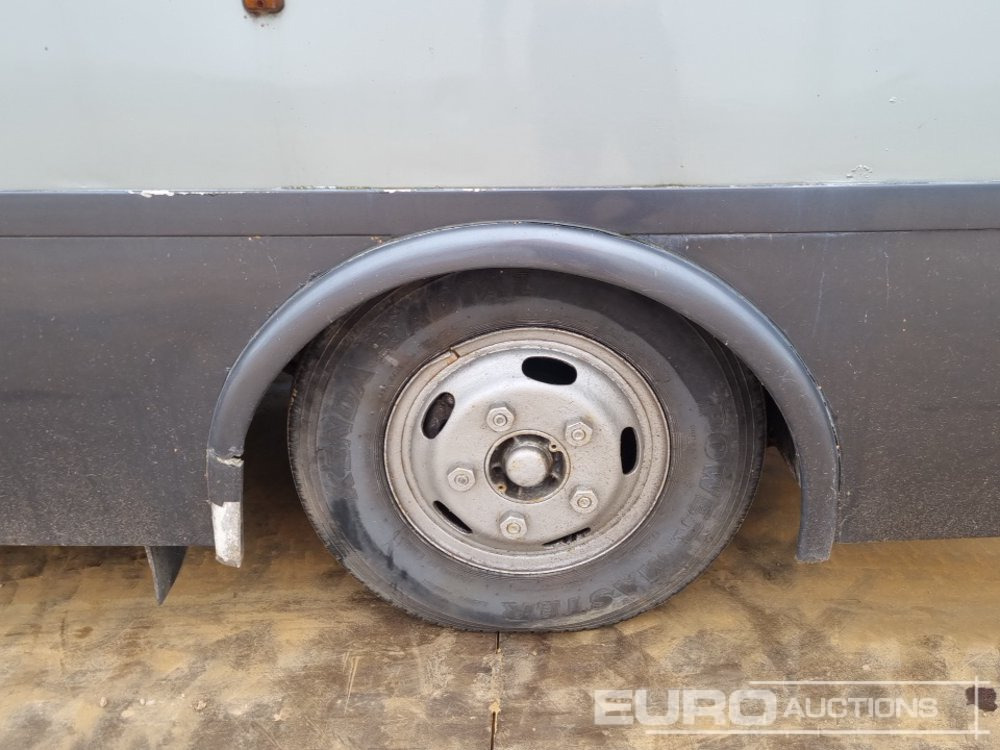Camper van 1993 Caetano 4x2 5 Berth Motorhome, Sink, Fridge Freezer, Oven & Hob, Wash Room, Diesel Heater, Solar Panels, Awning, Manual Gearbox: picture 12