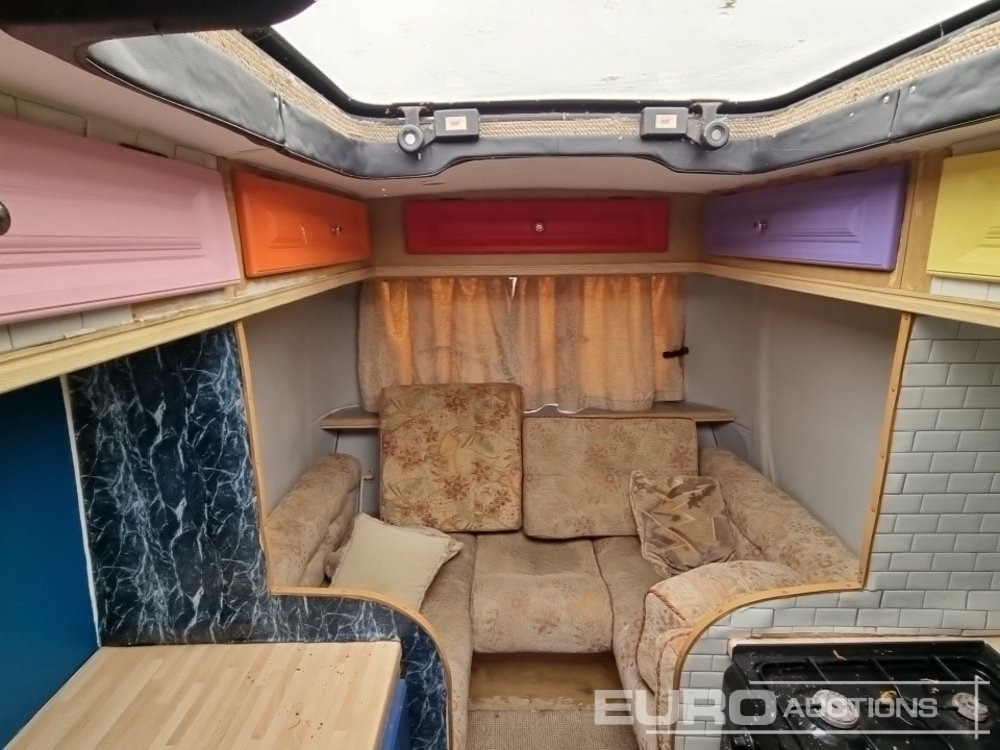 Camper van 1993 Caetano 4x2 5 Berth Motorhome, Sink, Fridge Freezer, Oven & Hob, Wash Room, Diesel Heater, Solar Panels, Awning, Manual Gearbox: picture 20