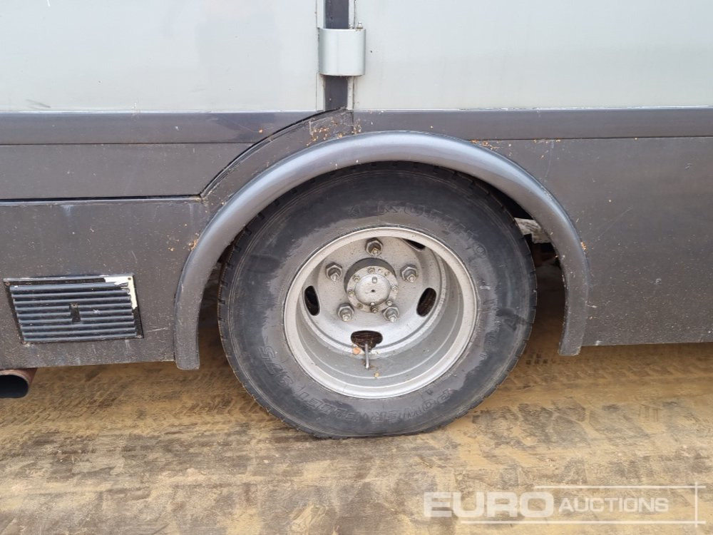 Camper van 1993 Caetano 4x2 5 Berth Motorhome, Sink, Fridge Freezer, Oven & Hob, Wash Room, Diesel Heater, Solar Panels, Awning, Manual Gearbox: picture 11