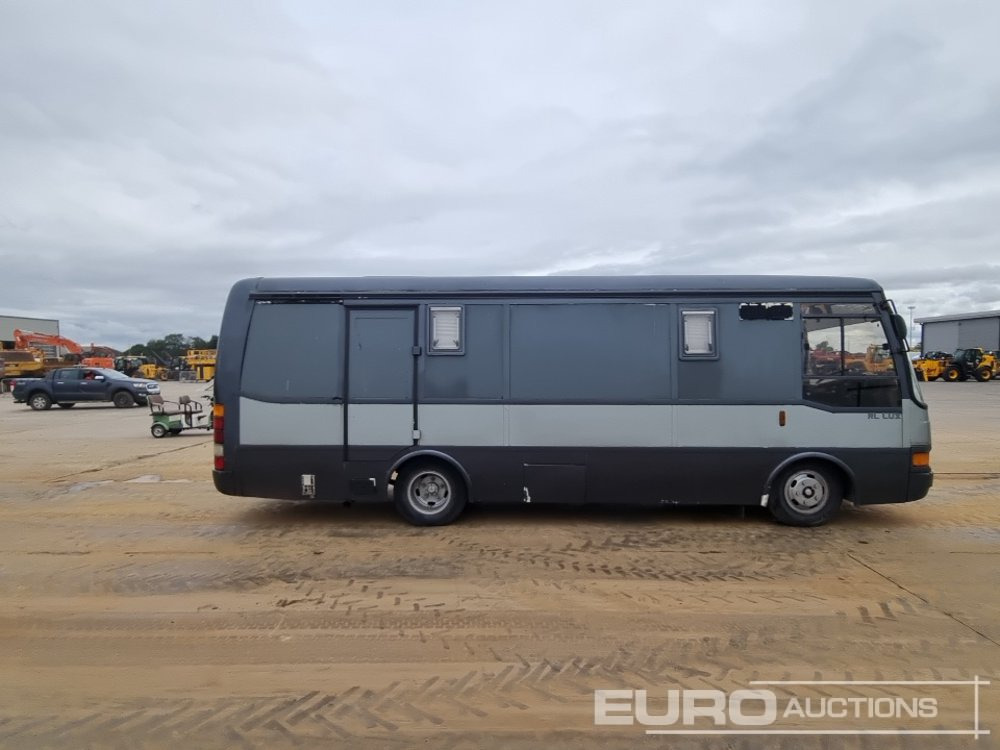 Camper van 1993 Caetano 4x2 5 Berth Motorhome, Sink, Fridge Freezer, Oven & Hob, Wash Room, Diesel Heater, Solar Panels, Awning, Manual Gearbox: picture 6