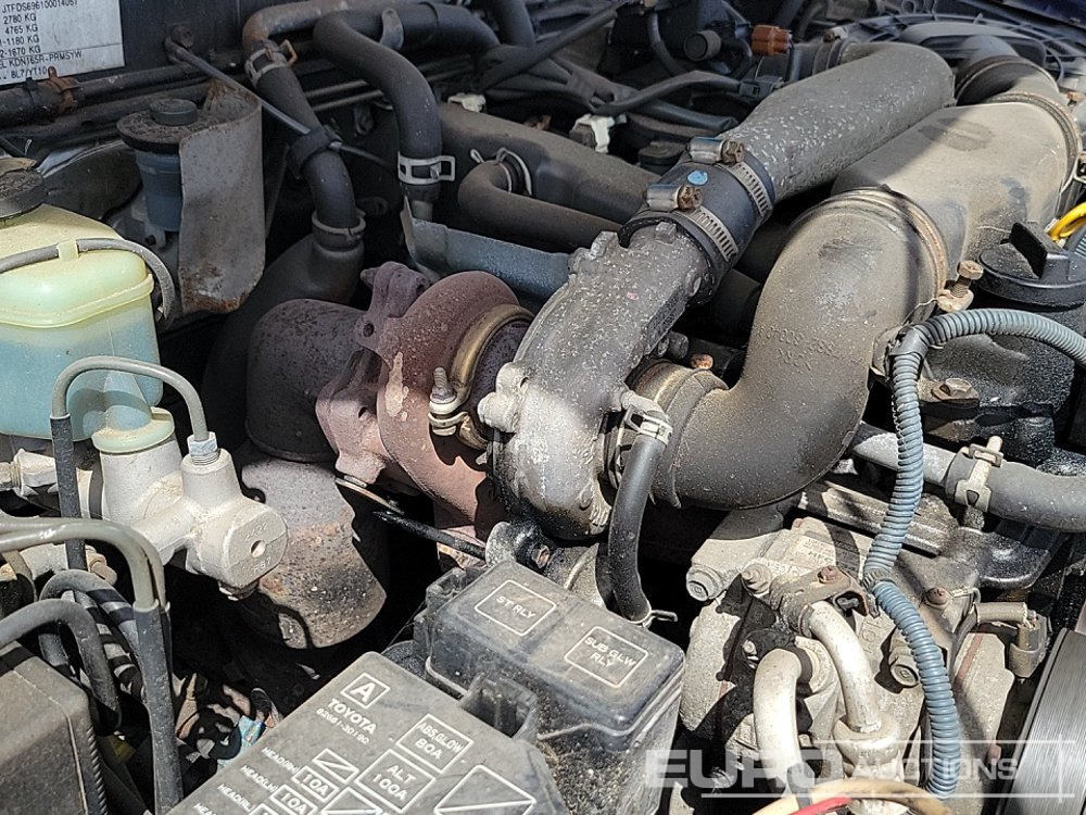 Pickup truck 2003 Toyota Hilux: picture 19