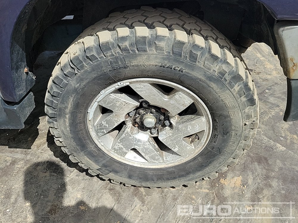 Pickup truck 2003 Toyota Hilux: picture 12