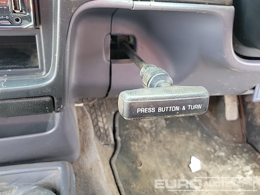 Pickup truck 2003 Toyota Hilux: picture 32
