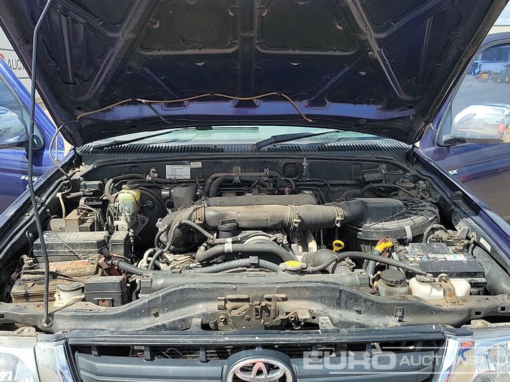 Pickup truck 2003 Toyota Hilux: picture 18