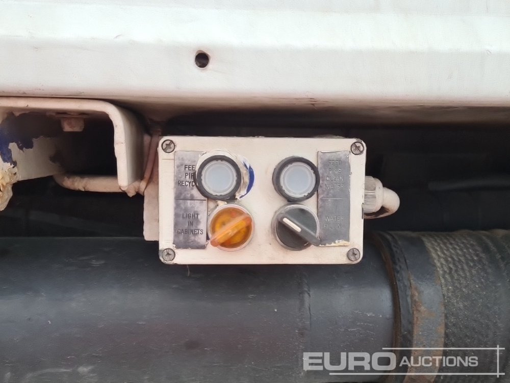 Tank truck 2005 Scania R124: picture 18 Tank truck 2005 Scania R124: picture 18