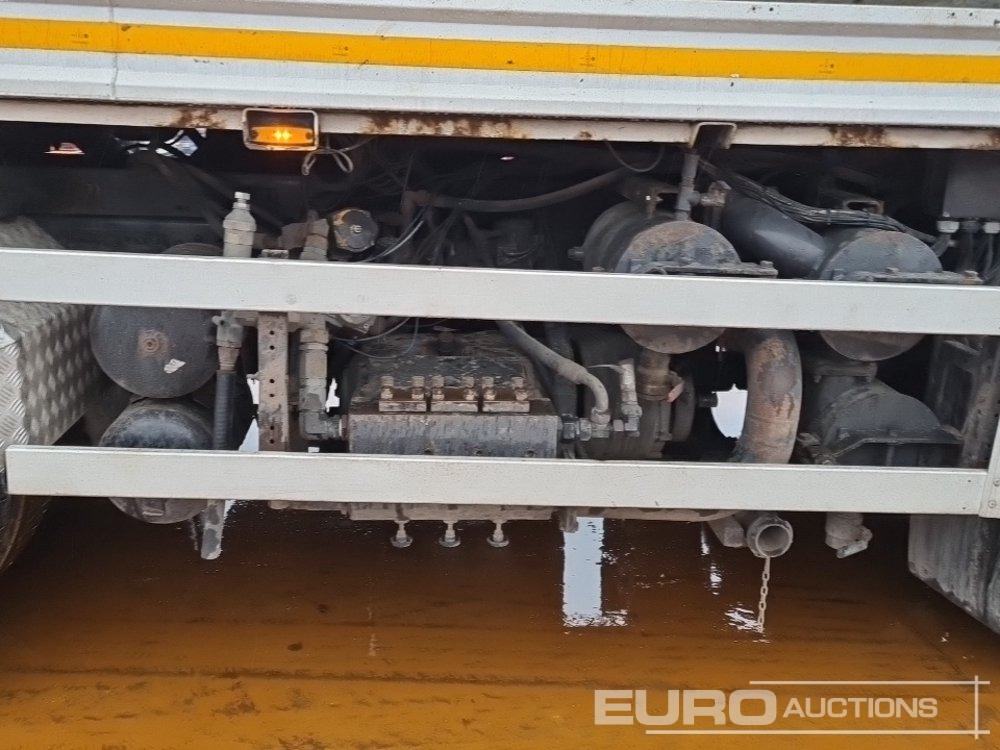 Tank truck 2005 Scania R124: picture 24 Tank truck 2005 Scania R124: picture 24