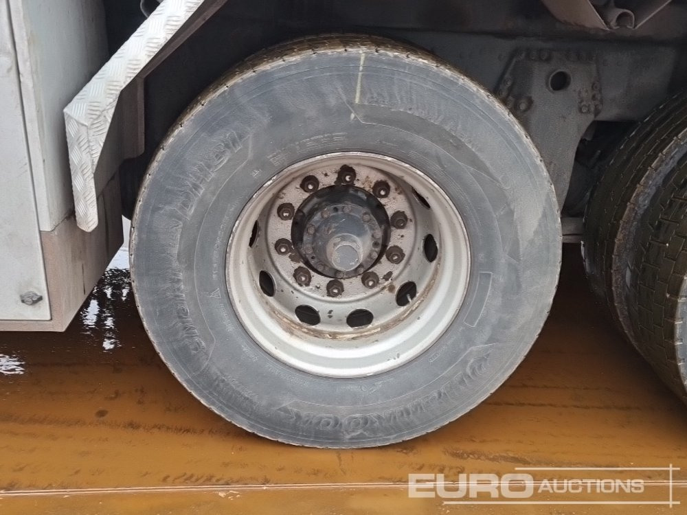 Tank truck 2005 Scania R124: picture 11 Tank truck 2005 Scania R124: picture 11