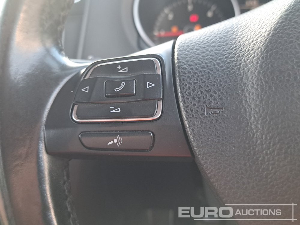 Car 2012 Volkswagen Golf: picture 26