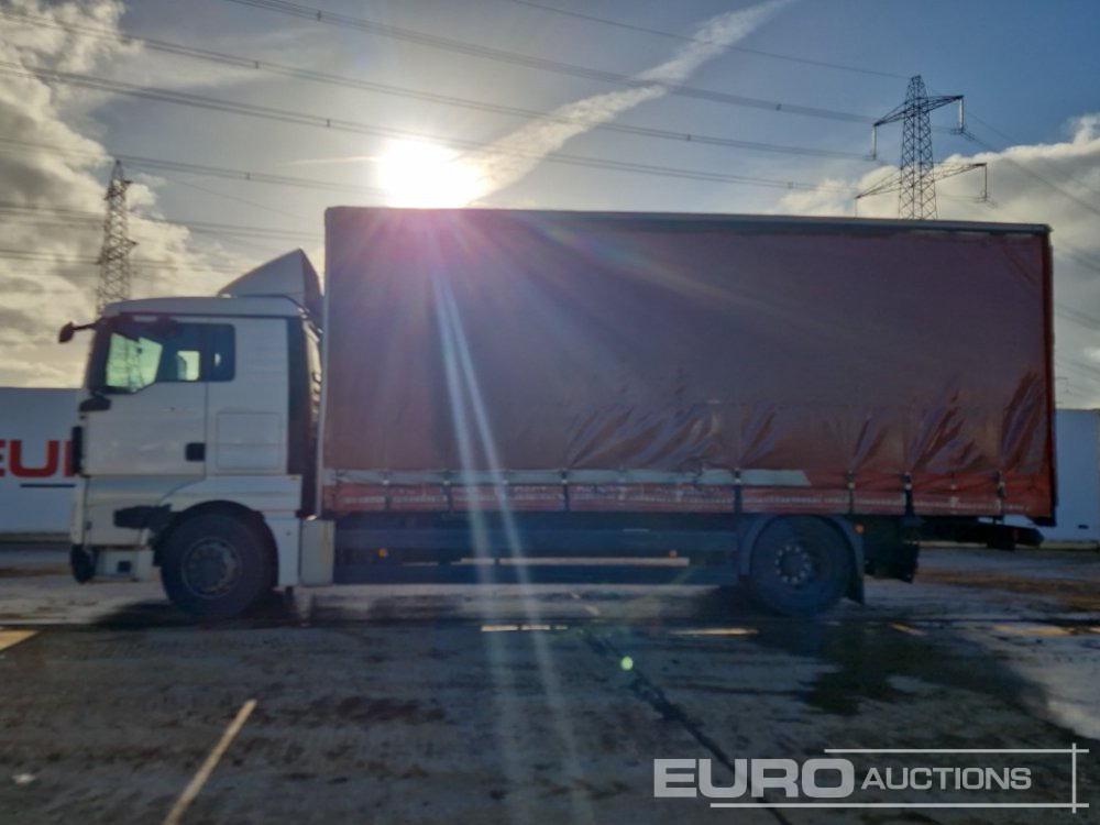 2013 MAN TGX18.400 - Curtainsider truck: picture 2 2013 MAN TGX18.400 - Curtainsider truck: picture 2