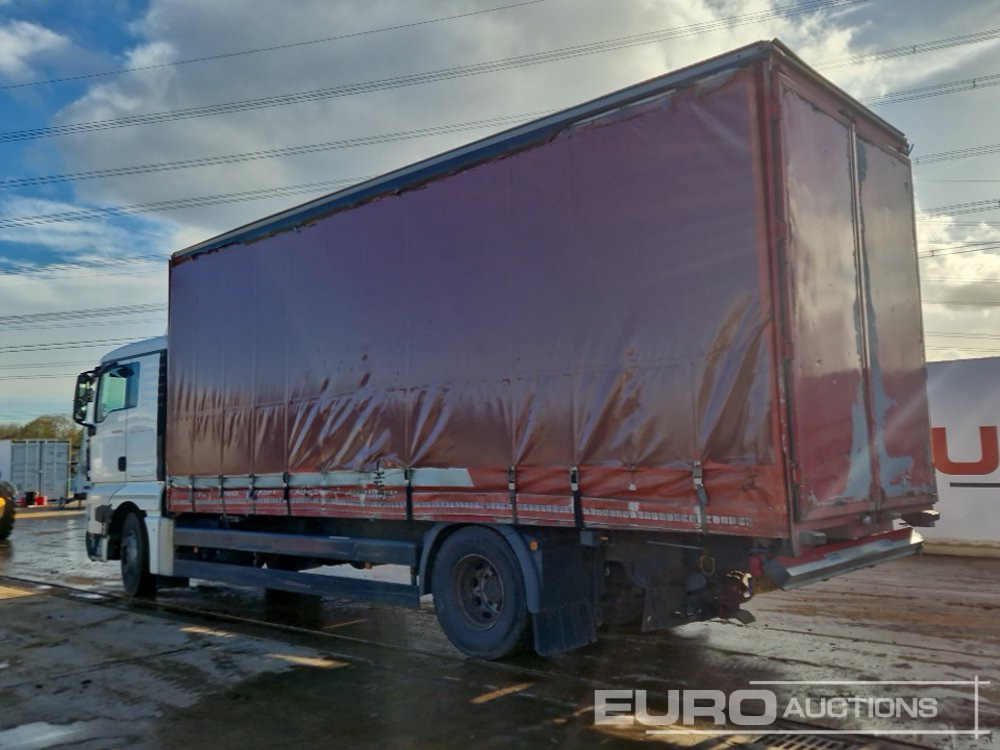 2013 MAN TGX18.400 - Curtainsider truck: picture 3 2013 MAN TGX18.400 - Curtainsider truck: picture 3