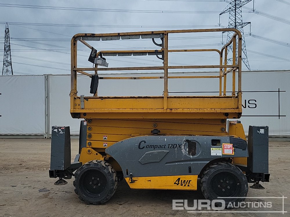 2015 Haulotte Compact 12DX - Aerial platform: picture 2 2015 Haulotte Compact 12DX - Aerial platform: picture 2