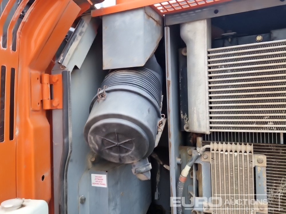 Crawler excavator 2015 Hitachi ZX130LCN-5B: picture 32