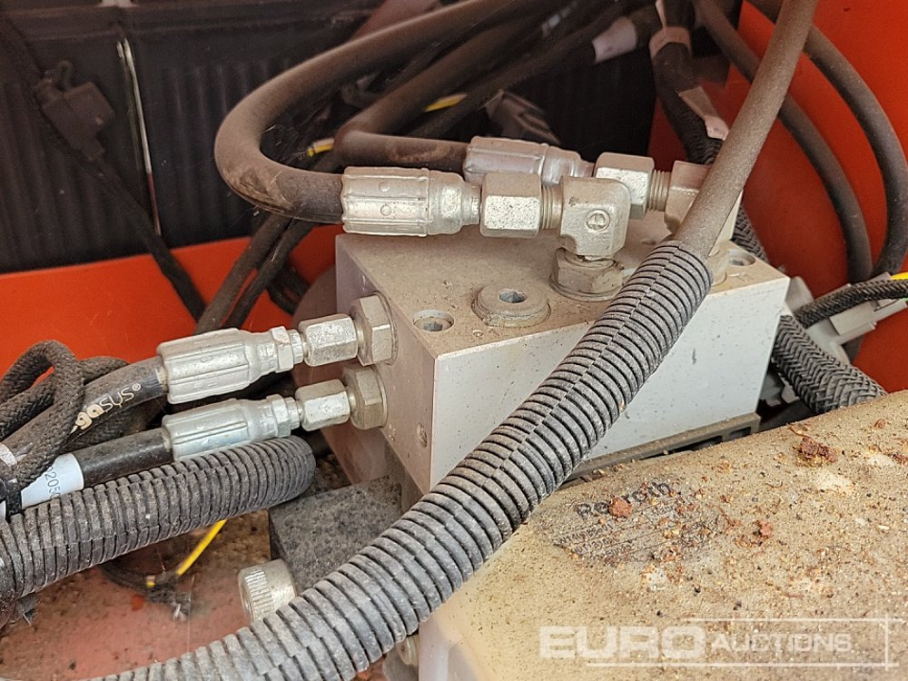 Aerial platform 2015 JLG R6: picture 15
