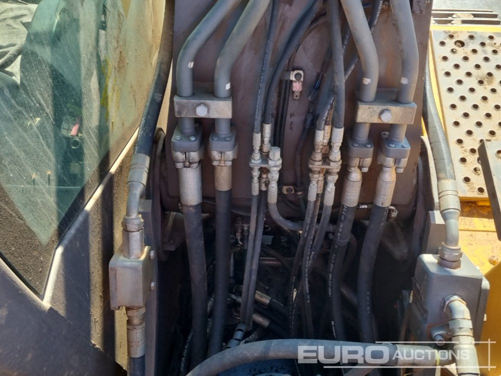 Crawler excavator 2015 Volvo EC220EL: picture 21