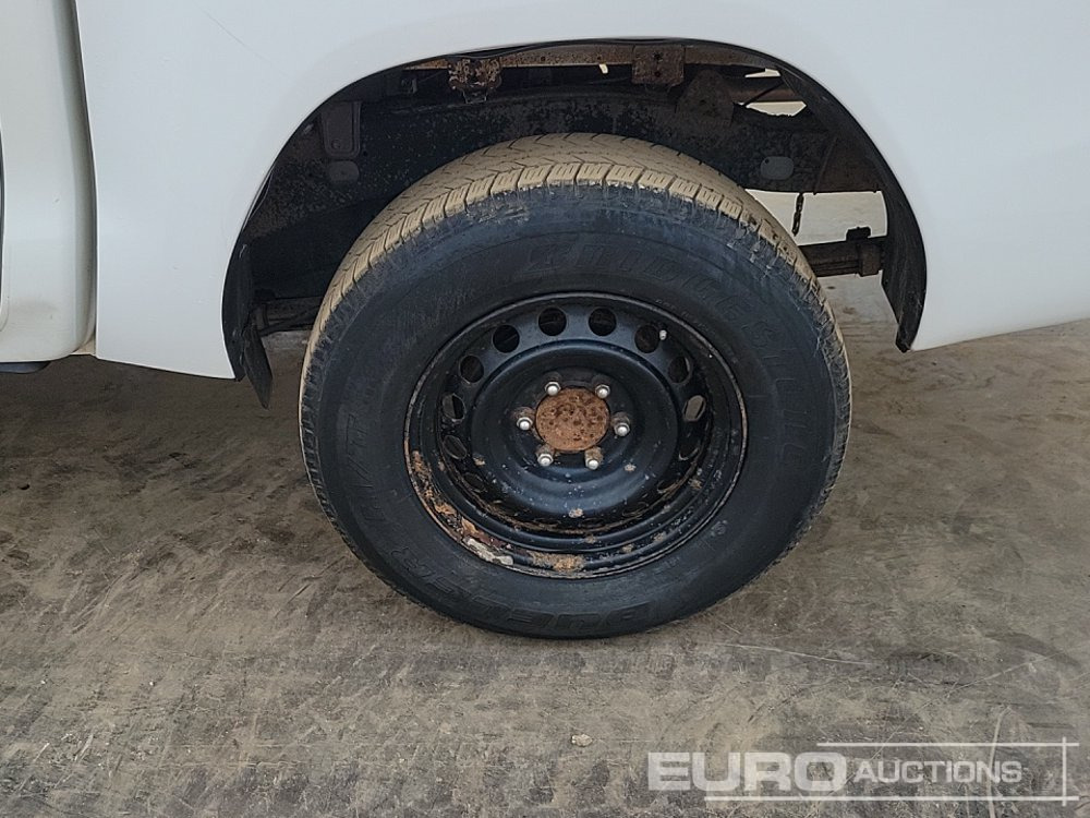 Pickup truck 2020 Toyota Hilux Active: picture 10
