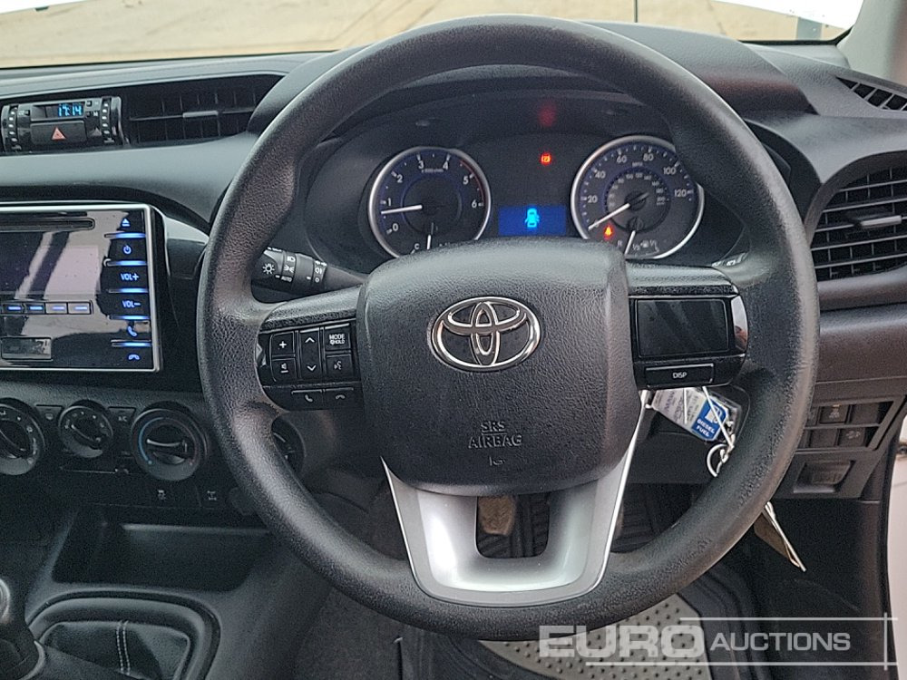 Pickup truck 2020 Toyota Hilux Active: picture 29