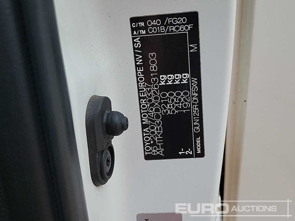 Pickup truck 2020 Toyota Hilux Active: picture 41