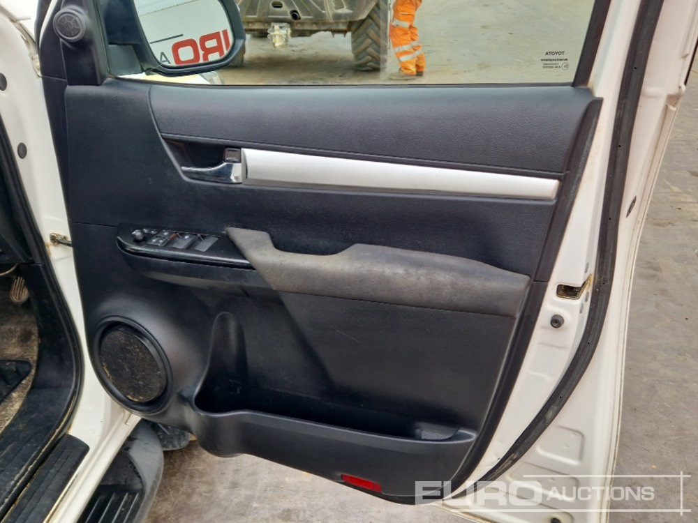 Pickup truck 2021 Toyota Hilux Icon: picture 35