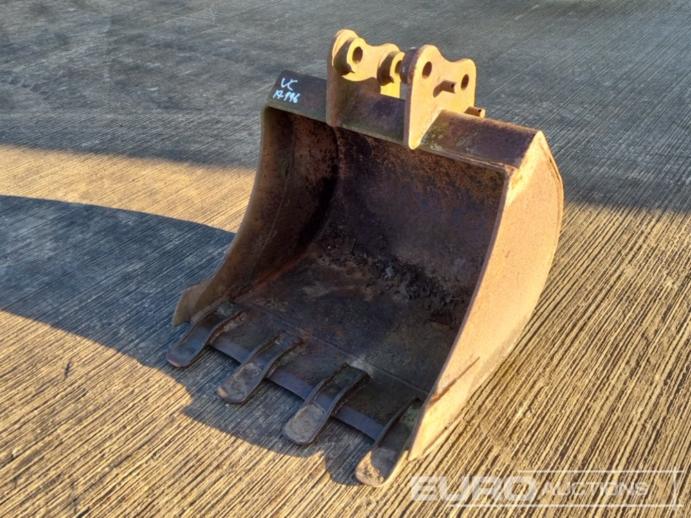 24" Digging Bucket 30mm Pin to suit Mini Excavator - Bucket: picture 1 24" Digging Bucket 30mm Pin to suit Mini Excavator - Bucket: picture 1