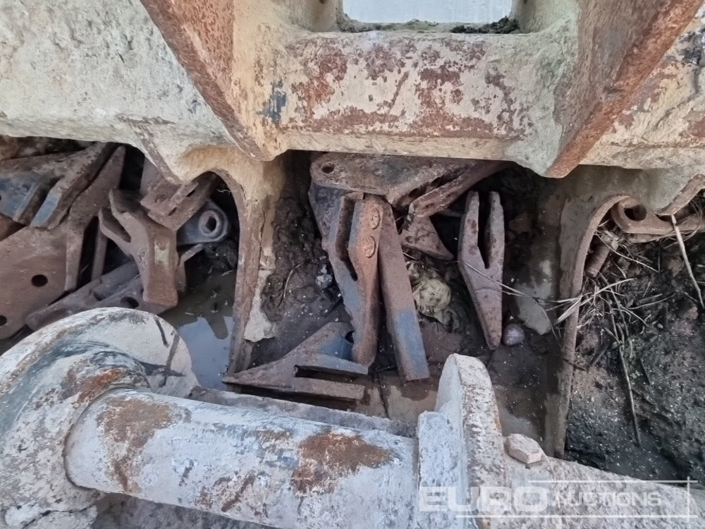 Bucket 60", 60" Ditching Bucket, 36", 36" Digging Bucket 60mm Pin to suit 10 Ton Excavator: picture 24