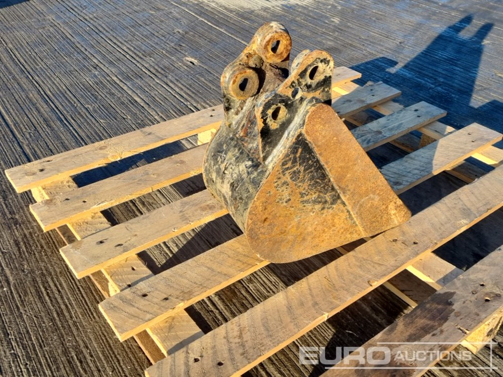 8" Digging Bucket 25mm Pin to suit Mini Excavator - Bucket: picture 5 8" Digging Bucket 25mm Pin to suit Mini Excavator - Bucket: picture 5