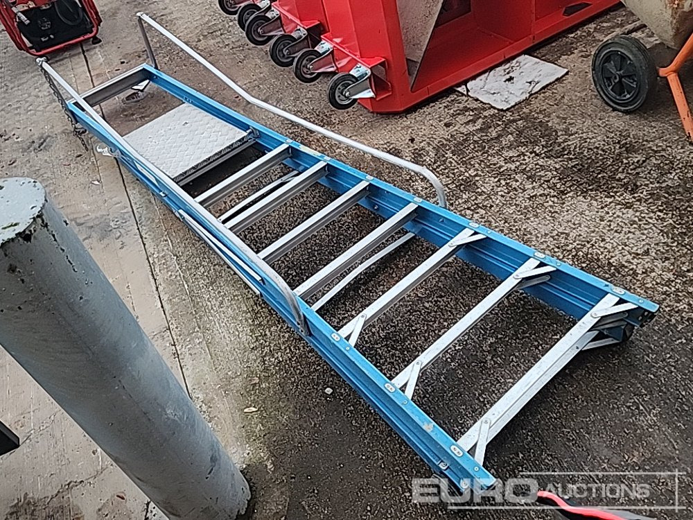 8 Tread Step Ladder - Construction equipment: picture 4 8 Tread Step Ladder - Construction equipment: picture 4