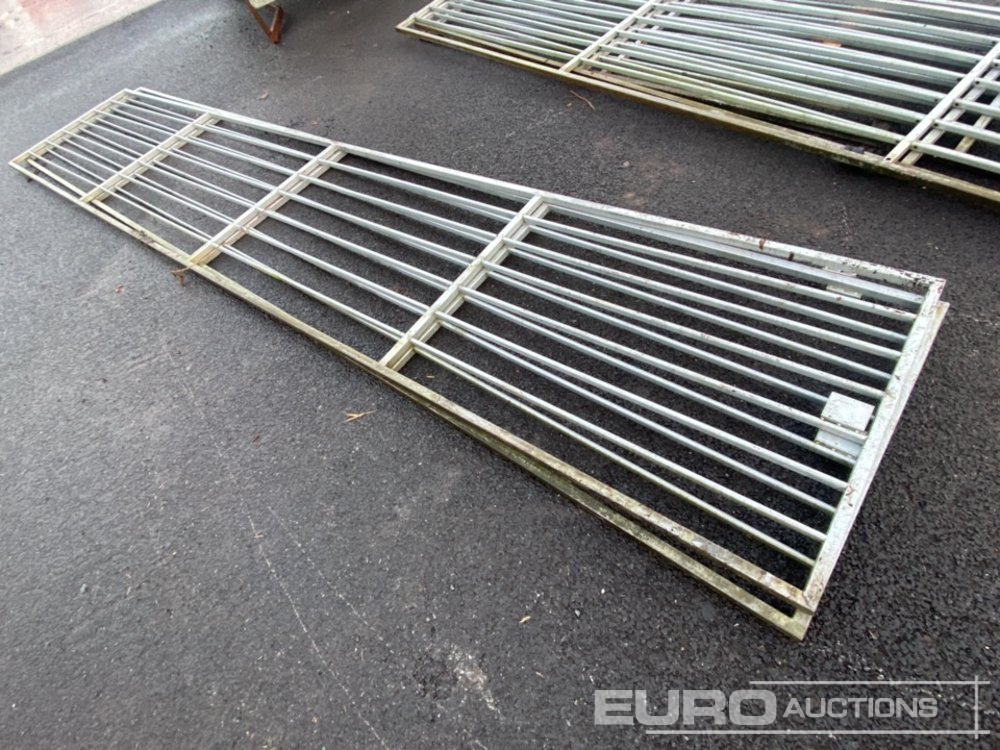 Unused 18’ Galvanised Gates (2 of) - Agricultural machinery: picture 1 Unused 18’ Galvanised Gates (2 of) - Agricultural machinery: picture 1
