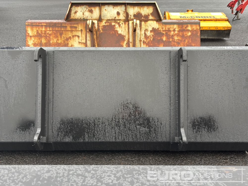 Unused 92" Front Loading Bucket to suit JCB Telehandler, - Agricultural machinery: picture 4 Unused 92" Front Loading Bucket to suit JCB Telehandler, - Agricultural machinery: picture 4