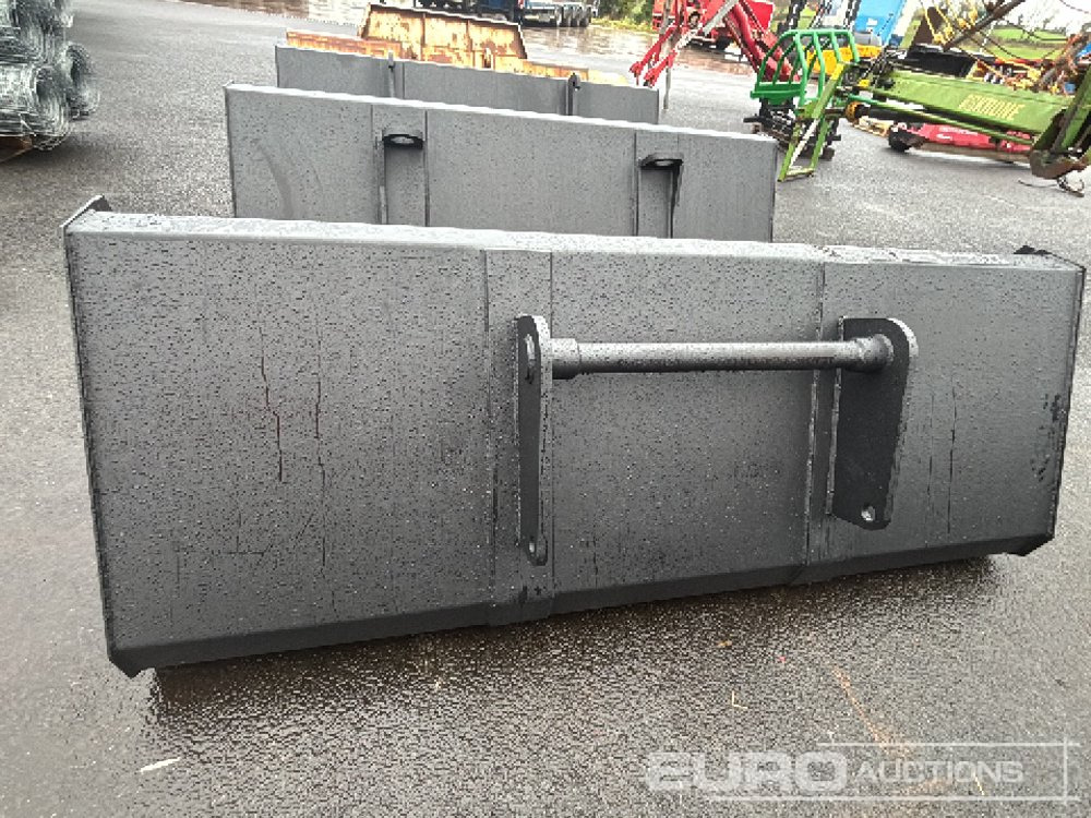 Unused 92" Front Loading Bucket to suit Manitou Telehandler, - Agricultural machinery: picture 4 Unused 92" Front Loading Bucket to suit Manitou Telehandler, - Agricultural machinery: picture 4