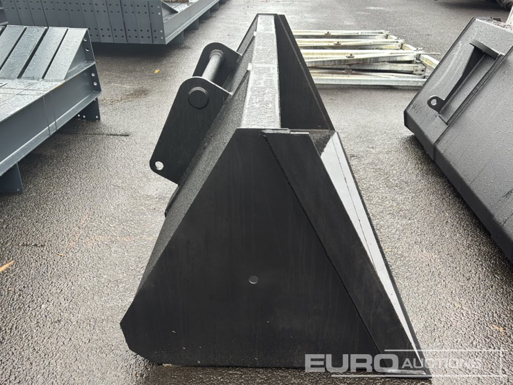 Unused 92" Front Loading Bucket to suit Manitou Telehandler, - Agricultural machinery: picture 2 Unused 92" Front Loading Bucket to suit Manitou Telehandler, - Agricultural machinery: picture 2