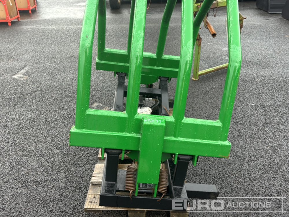 Unused Hydraulic Bale Grab to suit Telehandler - Agricultural machinery: picture 2 Unused Hydraulic Bale Grab to suit Telehandler - Agricultural machinery: picture 2