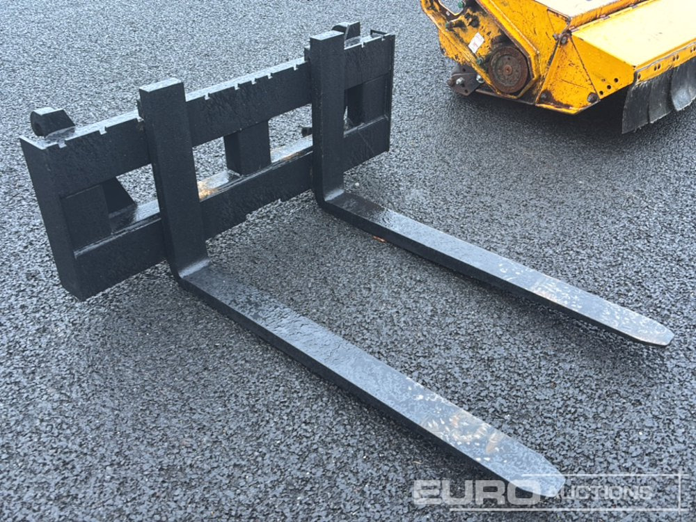 Unused Pallet Forks, Euro Brackets to suit Loader - Agricultural machinery: picture 1 Unused Pallet Forks, Euro Brackets to suit Loader - Agricultural machinery: picture 1