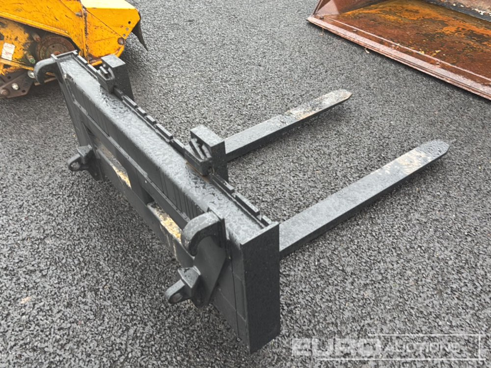 Unused Pallet Forks, Euro Brackets to suit Loader - Agricultural machinery: picture 3 Unused Pallet Forks, Euro Brackets to suit Loader - Agricultural machinery: picture 3