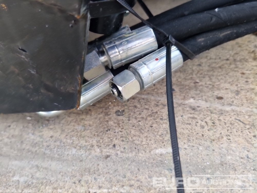 Attachment for Excavator Unused 24" Hydraulic Tilting Bucket to suit Mini Excavator: picture 7 Attachment for Excavator Unused 24" Hydraulic Tilting Bucket to suit Mini Excavator: picture 7