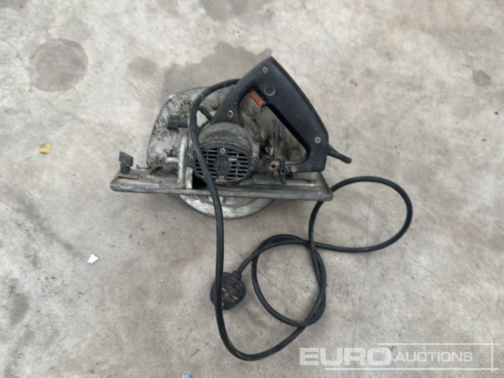 Black & Decker 240 Volt Circular Saw - Construction equipment: picture 3 Black & Decker 240 Volt Circular Saw - Construction equipment: picture 3