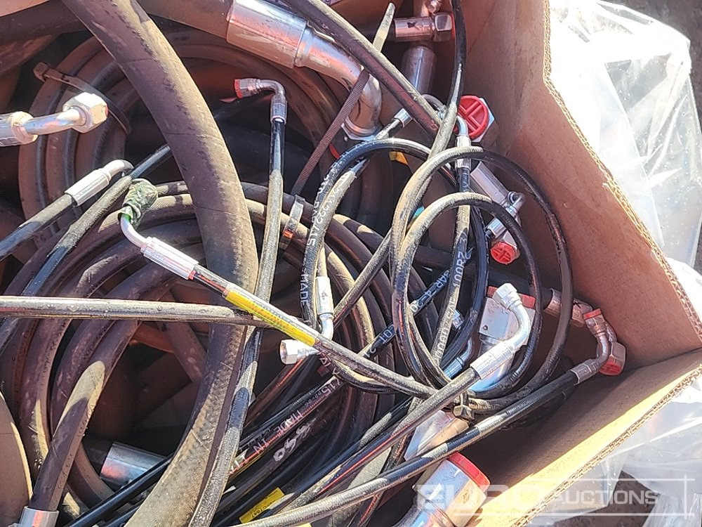 Box Of Hydraulic Hoses, Pins - Brake line/ Hose for Construction machinery: picture 5 Box Of Hydraulic Hoses, Pins - Brake line/ Hose for Construction machinery: picture 5