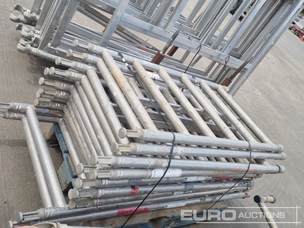Construction equipment Bundle of Folding Aluminium Scaffolding (5 of), Bundle of Folding Fiberglass Scaffolding, Bundle of Aluminium Scaffolding (3 of), Aluminium Staging Boards (3 of): picture 13