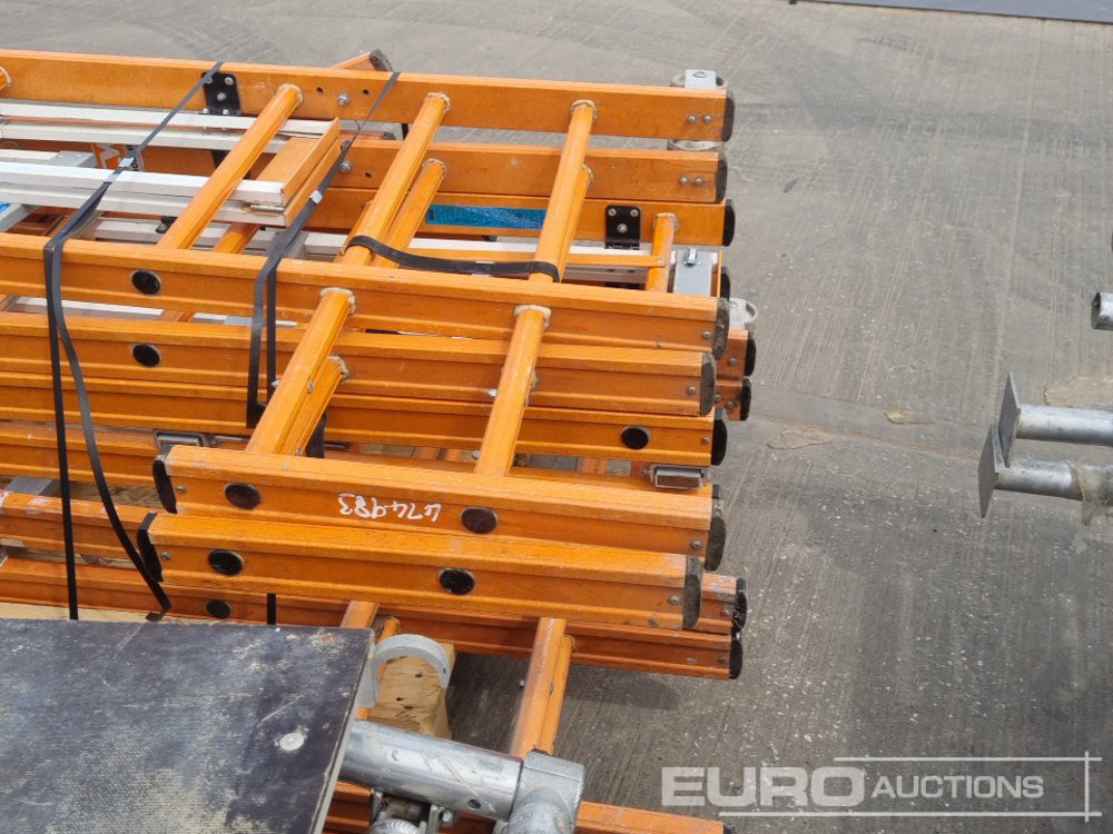 Construction equipment Bundle of Folding Aluminium Scaffolding (5 of), Bundle of Folding Fiberglass Scaffolding, Bundle of Aluminium Scaffolding (3 of), Aluminium Staging Boards (3 of): picture 19