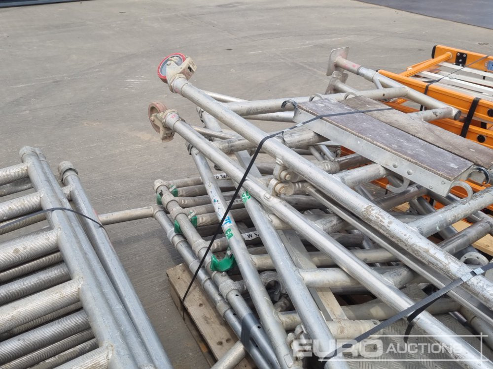 Construction equipment Bundle of Folding Aluminium Scaffolding (5 of), Bundle of Folding Fiberglass Scaffolding, Bundle of Aluminium Scaffolding (3 of), Aluminium Staging Boards (3 of): picture 17