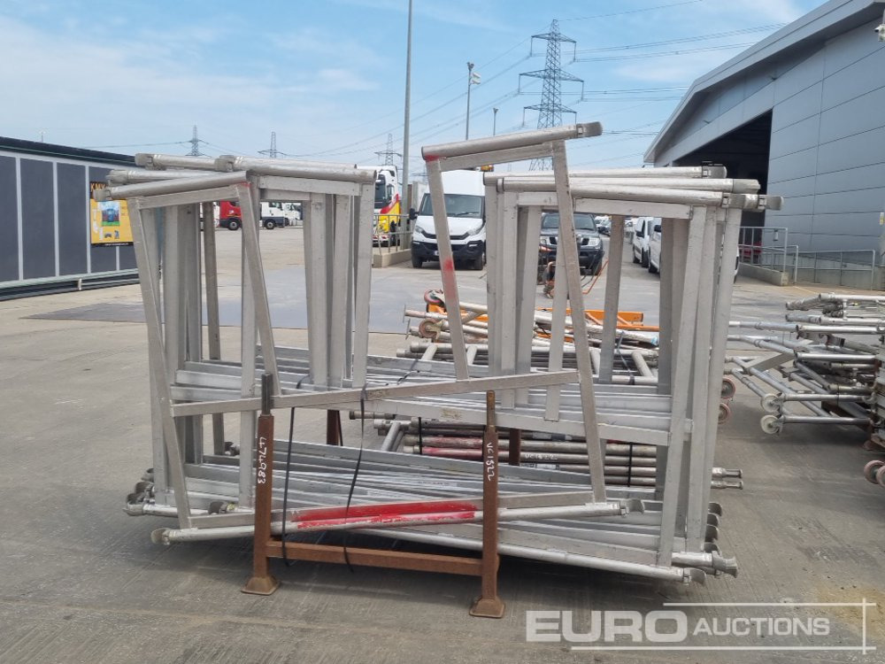 Construction equipment Bundle of Folding Aluminium Scaffolding (5 of), Bundle of Folding Fiberglass Scaffolding, Bundle of Aluminium Scaffolding (3 of), Aluminium Staging Boards (3 of): picture 9