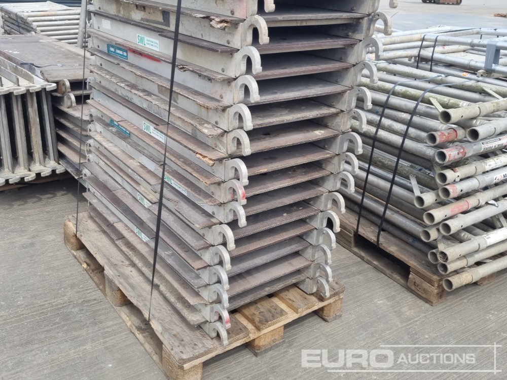 Construction equipment Bundle of Folding Aluminium Scaffolding (5 of), Bundle of Folding Fiberglass Scaffolding, Bundle of Aluminium Scaffolding (3 of), Aluminium Staging Boards (3 of): picture 31