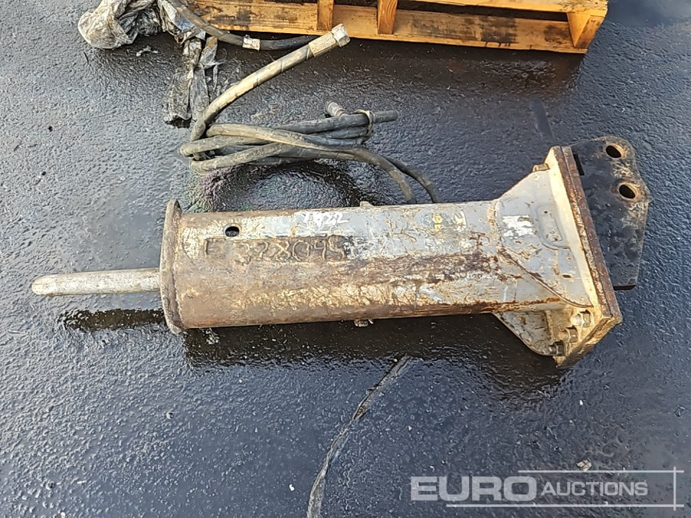 Epiroc EC40T - Hydraulic hammer: picture 2 Epiroc EC40T - Hydraulic hammer: picture 2