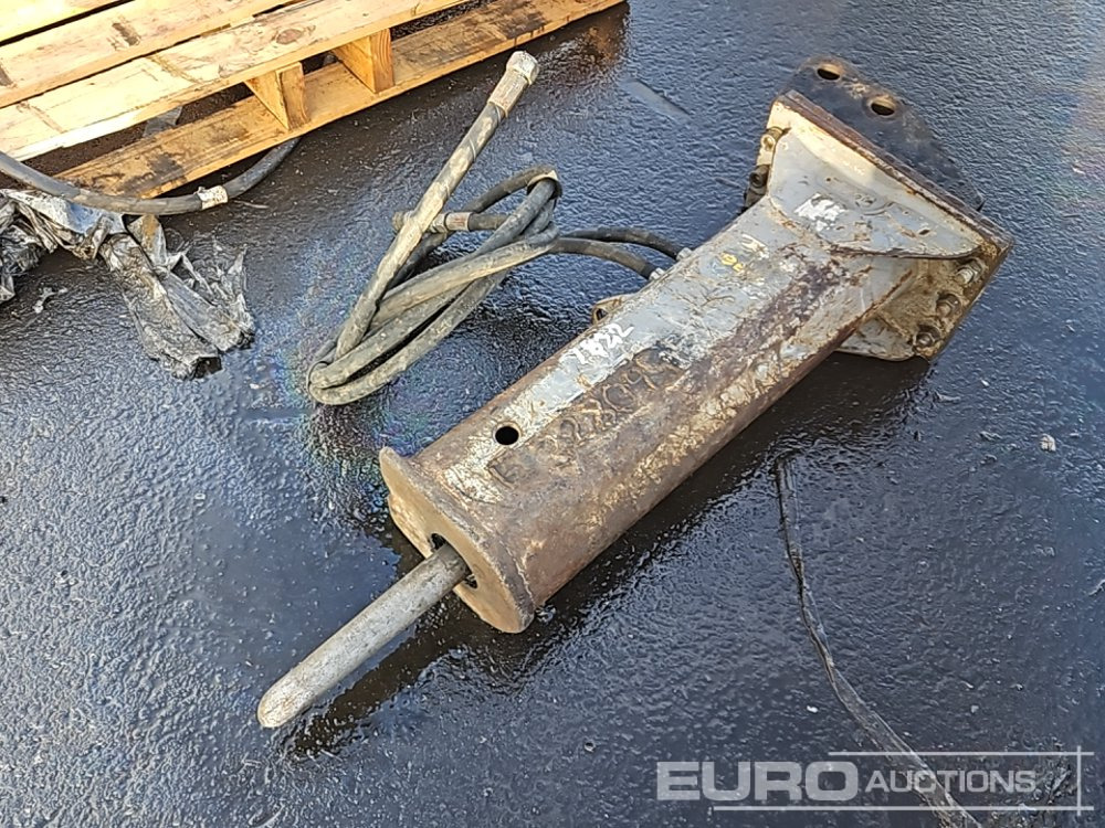 Epiroc EC40T - Hydraulic hammer: picture 1 Epiroc EC40T - Hydraulic hammer: picture 1