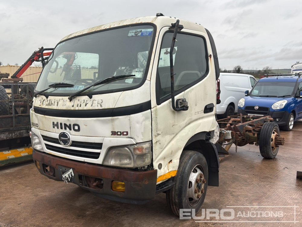 Hino 300 - Cab chassis truck: picture 1 Hino 300 - Cab chassis truck: picture 1