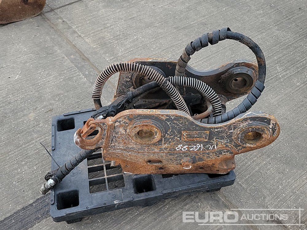 Hydraulic Double Lock Quick Hitch 65mm Pin to suit 13 Ton Excavator - Quick coupler: picture 2 Hydraulic Double Lock Quick Hitch 65mm Pin to suit 13 Ton Excavator - Quick coupler: picture 2